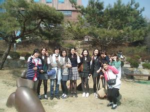 2011만우절날 교복 입은 친구들과